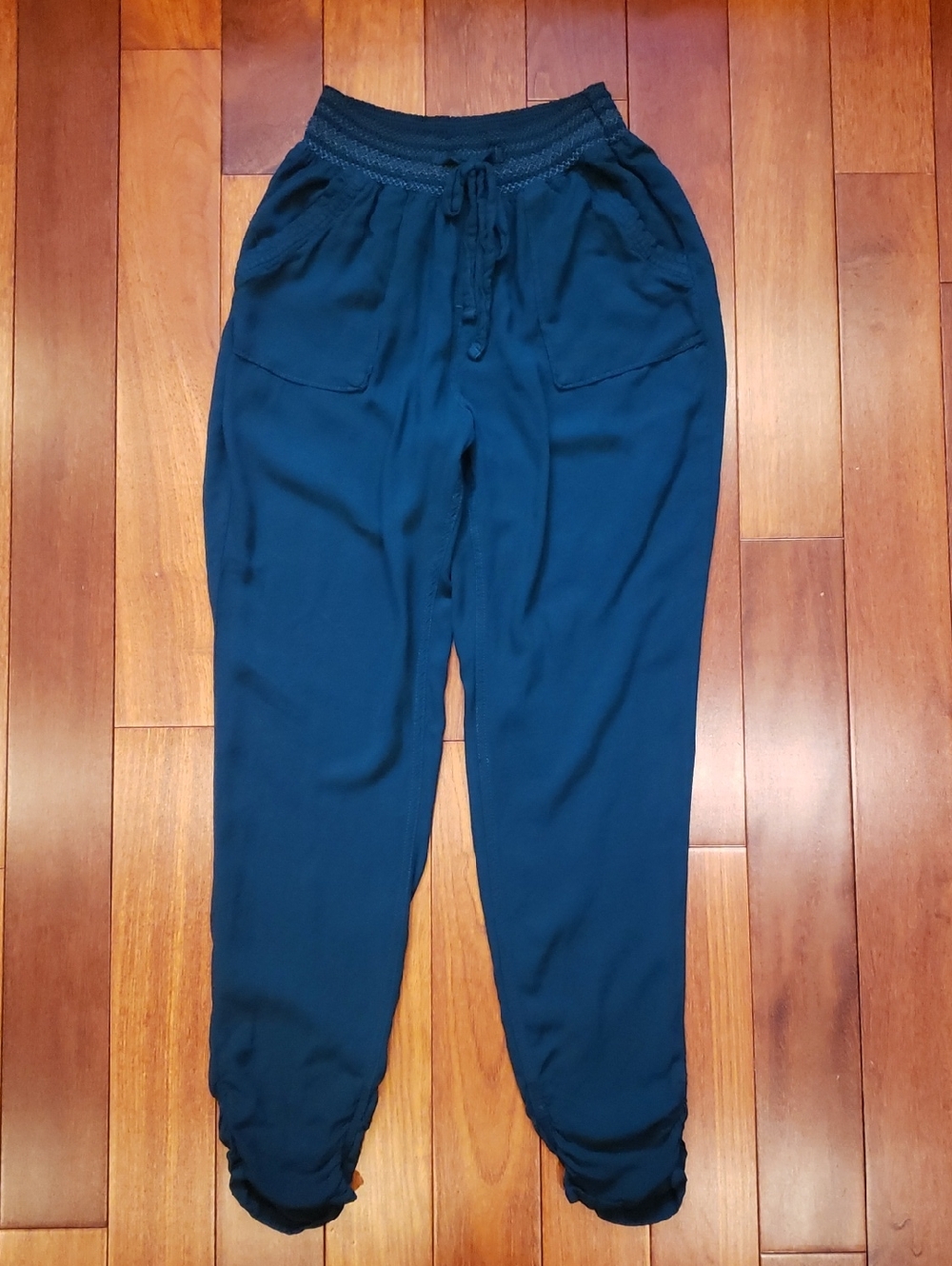 Vivid Jewel Tone Green Bohemian Jogger Style Pants. Medium